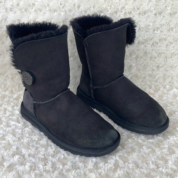 UGG bailey button boots - Picture 1 of 10
